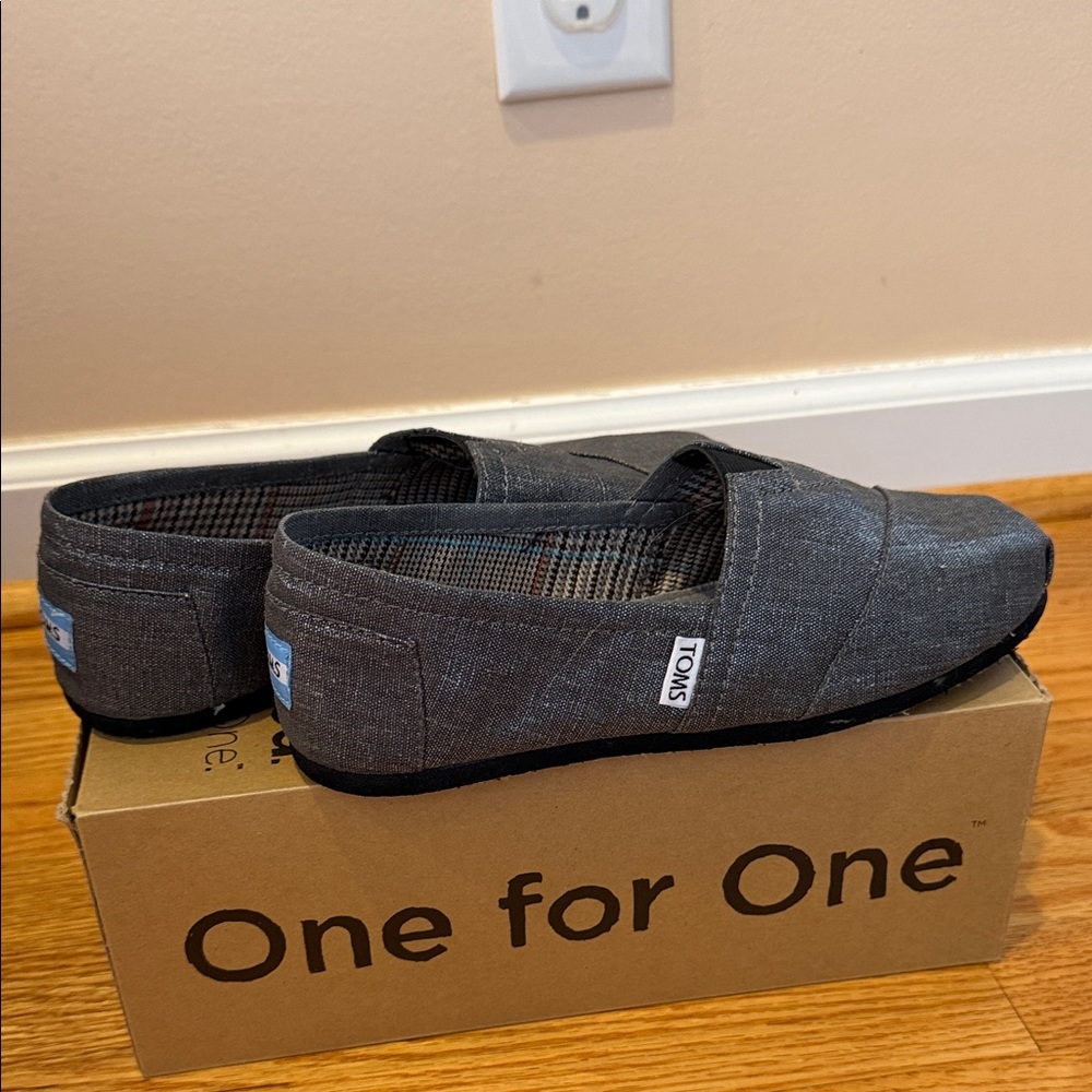 TOMS Women's Gray Slip-On Flats